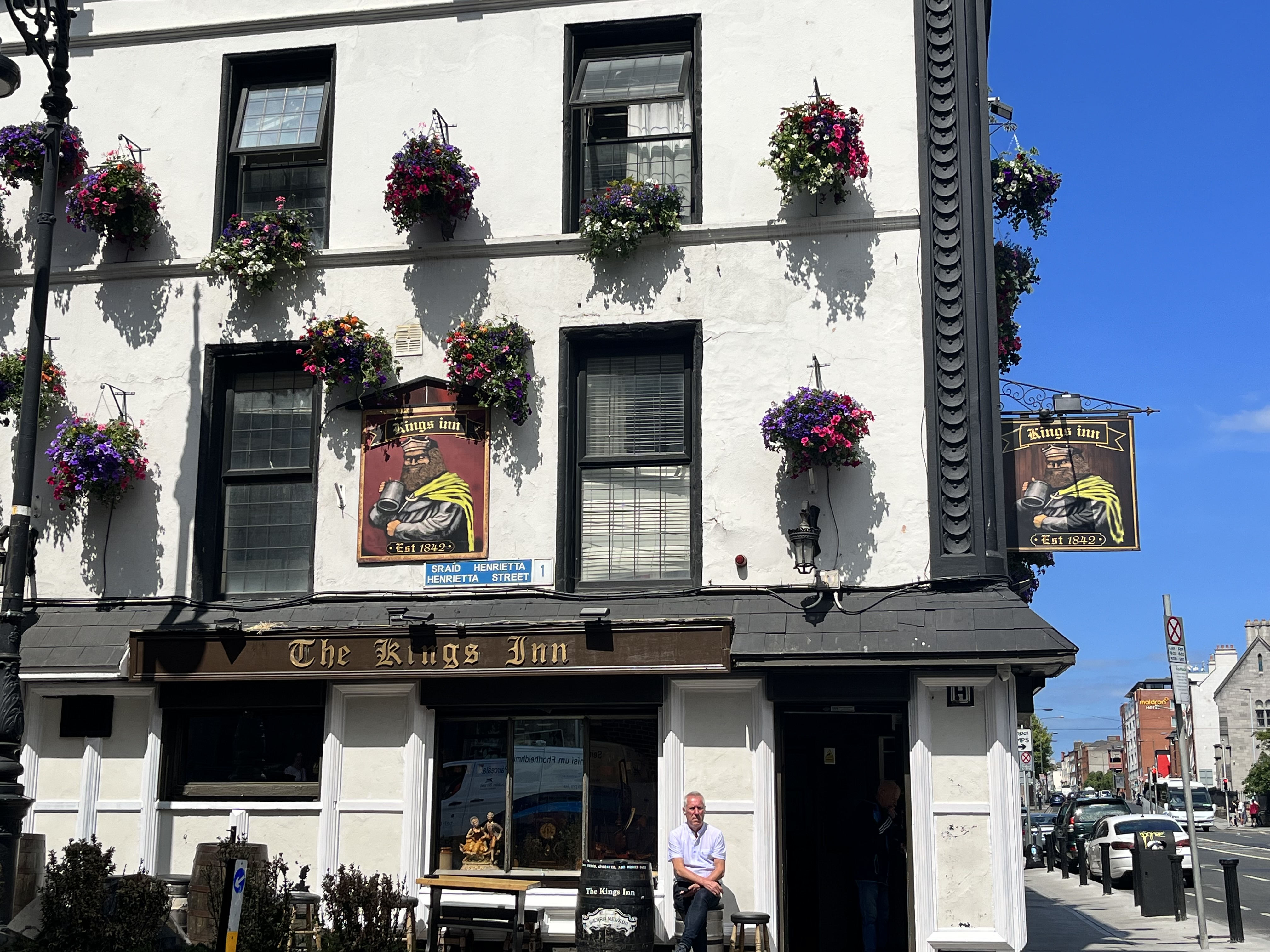 Weirdo Guide to Dublin Pubs: The King’s Inn thumbnail